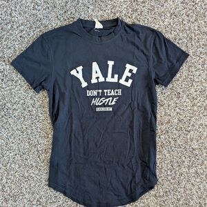 Black Card Art Yale Don't Teach Hustle Black T-shirt Small